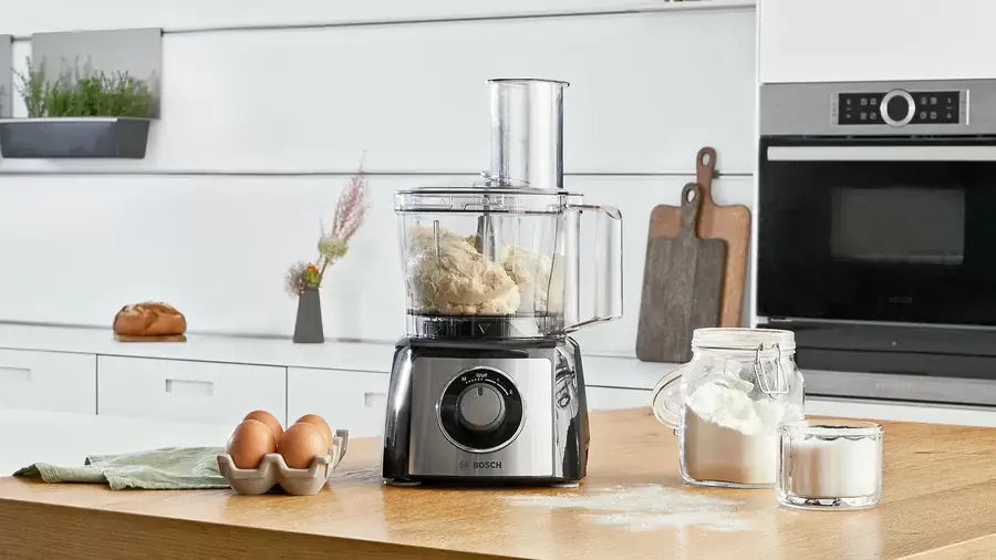 ROBOT BOSCH MULTI FONCTION AVEC BLENDER 2,3LT 800W INOX/NOIR – MCM3501M