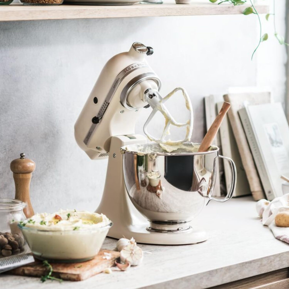 Robot pâtissier KitchenAid Artisan 4,8L – Beige